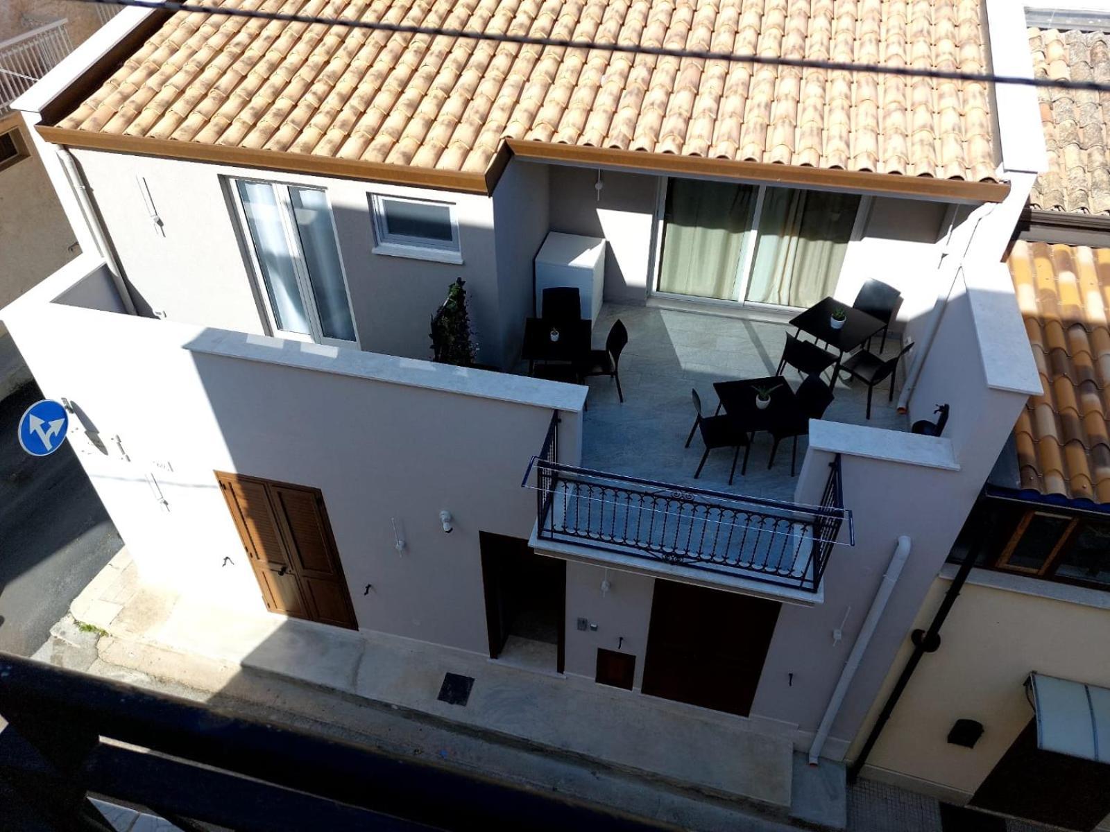 Allumaro House 卡斯泰拉马莱 外观 照片